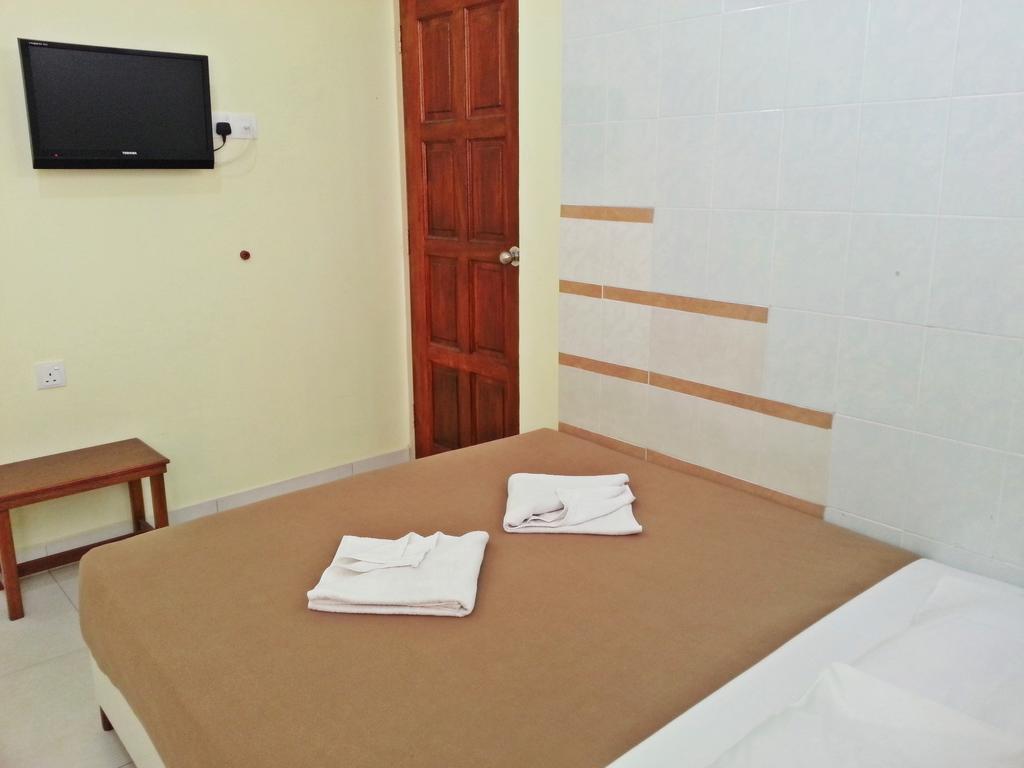Sakiza View Hotel Мерсинг Номер фото