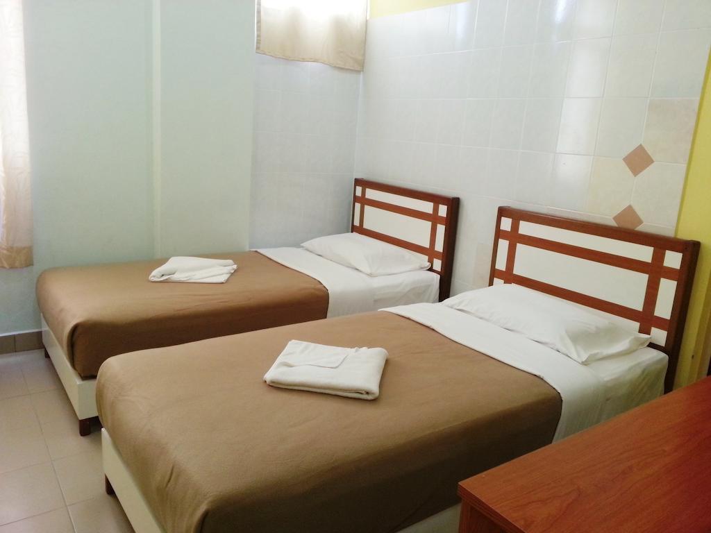 Sakiza View Hotel Мерсинг Номер фото