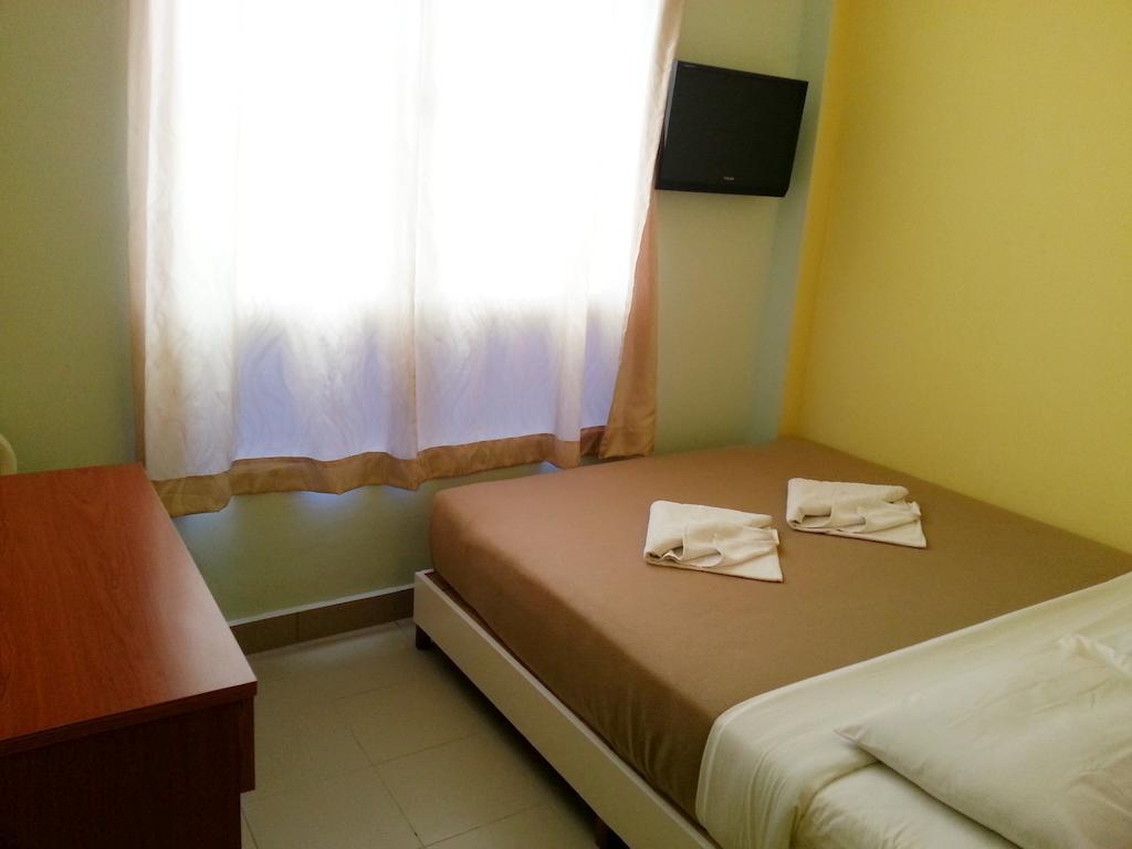Sakiza View Hotel Мерсинг Номер фото